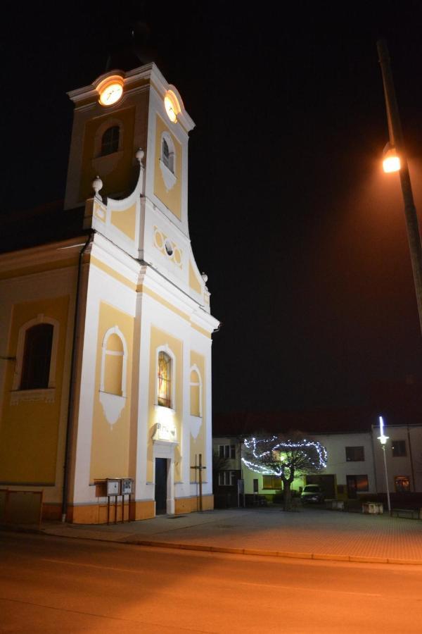 Retro vila , ubytování jen pro české občany Slušovice Extérieur photo