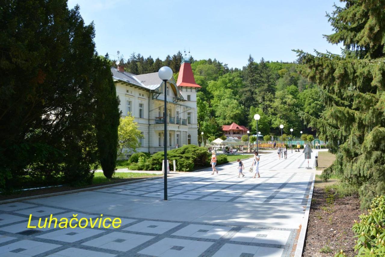 Retro vila , ubytování jen pro české občany Slušovice Extérieur photo